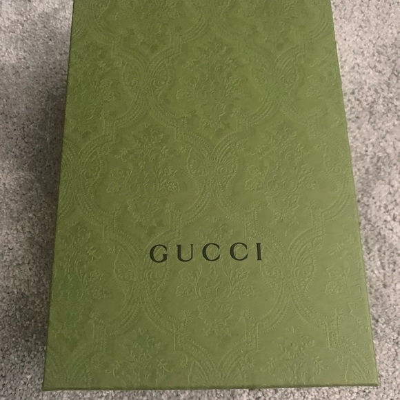 CHILDREN'S CUT-OUT GG SANDAL
SIZE 27. (US10.5) - Picture 11 of 15